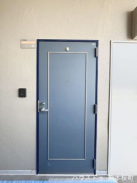 ■「ただいま」の安堵をくれる場所■訪れる人を迎え入れ、帰るたびにホッと一息つける、明るく機能的なエントランス。