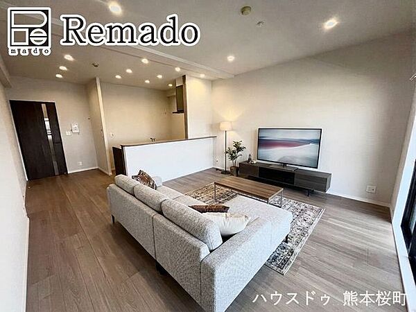 ■家族の笑顔が集う中心地■お気に入りの家具を迎え、窓からは心地の良い光が差し込みます。※ＣＧで家具を配置しています。