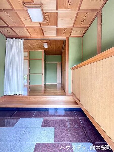 ■「しまう」が叶える美しい玄関■大容量のシューズボックスがあることでいつも整理された、気持ちの良い「家の顔」を保てます。