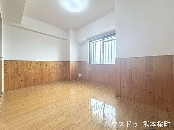 ■洋室(2)■寝室、書斎、趣味の部屋。家族の成長やライフスタイルに合わせ、様々な使い方ができる快適な空間です。