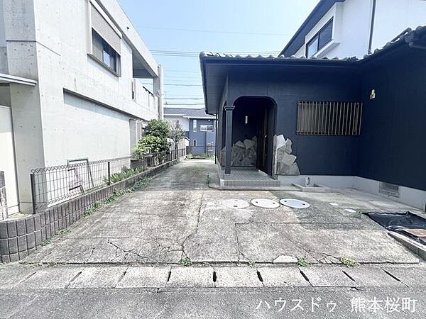 ■□■駐車スペース■□■普通車2台縦列での駐車が可能です♪