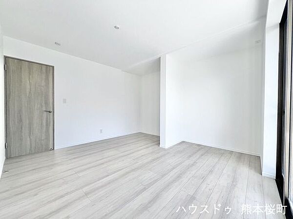 ■□■1階6帖洋室■□■ご親戚やご友人がお泊りに来られた時の来客スペースとしても、お子様の遊びスペースとしてもご活用いただけます♪将来的にはご夫婦の主寝室としても◎