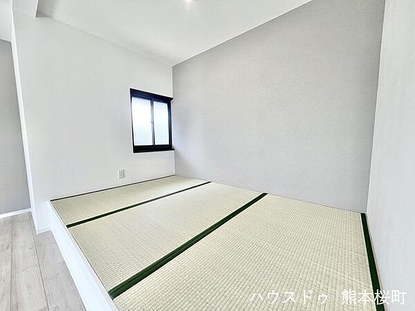 ■□■3帖タタミコーナー■□■アクセントクロスがオシャレですね♪