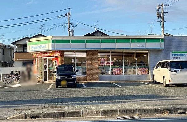 ファミリーマート 熊本戸島西店 1150m