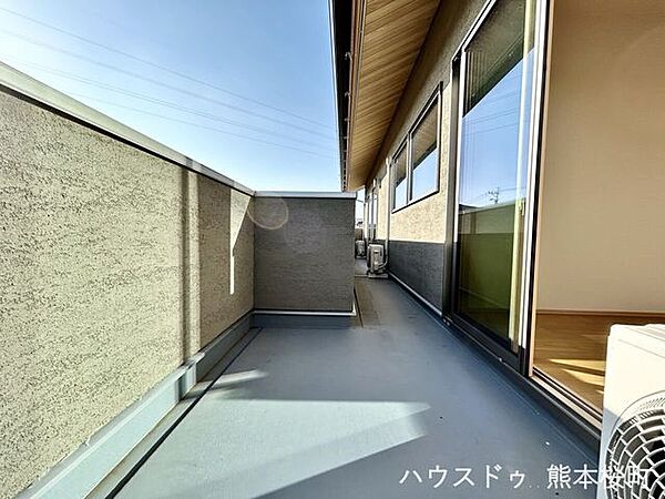 ■□■空の下の開放的な特等席■□■日光浴や読書、外の空気を感じながらリフレッシュ。暮らしを豊かにする、もう一つの心地よい空間です
