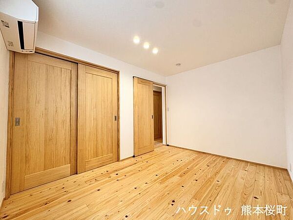 ■2階6帖洋室■心からリラックスできる静けさ、上質な眠りで、毎日をリセットします。明日への活力を養う空間です。