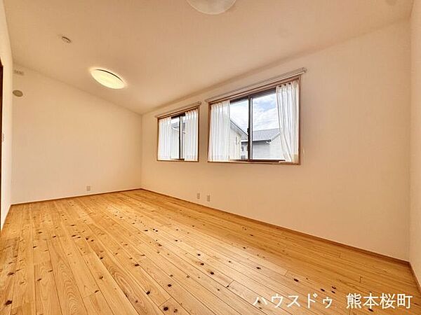 ■2階4.5＋4.5帖洋室■心からリラックスできる静けさ、上質な眠りで、毎日をリセットします。明日への活力を養う空間です。