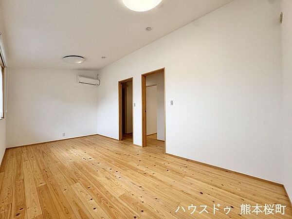 ■2階4.5＋4.5帖洋室■心からリラックスできる静けさ、上質な眠りで、毎日をリセットします。明日への活力を養う空間です。