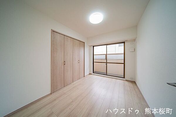 ■洋室(2)■寝室、書斎、趣味の部屋。家族の成長やライフスタイルに合わせ、様々な使い方ができる快適な空間です。