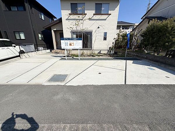 ■車と趣味の幅が広がる場所■単なる駐車スペースではない、洗車やタイヤ交換、DIYにも使える多目的な屋外スペースです。