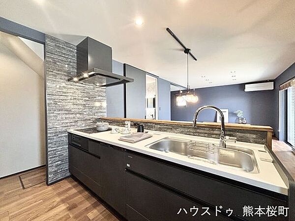 ■家族の「美味しい」が集まる舞台■高い機能性と美しいデザインを両立。料理する人も、待つ人も、笑顔になれる場所です。