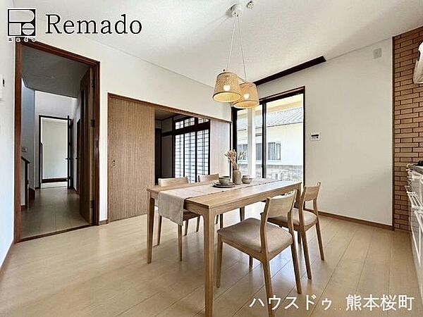 ■家族の笑顔が集う中心地■お気に入りの家具を迎え、窓からは心地の良い光が差し込みます。※ＣＧで家具を配置しています。