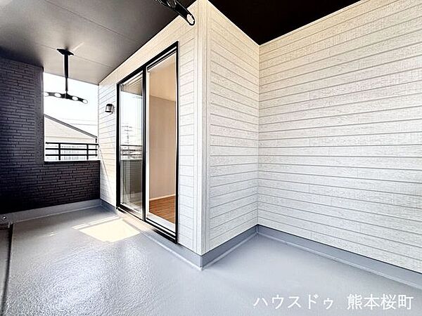 ■空の下の開放的な特等席■日光浴や読書、外の空気を感じながらリフレッシュ。暮らしを豊かにする、もう一つの心地よい空間です。