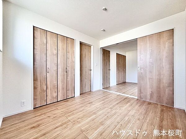 ■2階5.25帖洋室■寝室、書斎、趣味の部屋。家族の成長やライフスタイルに合わせ、様々な使い方ができる快適な空間です。