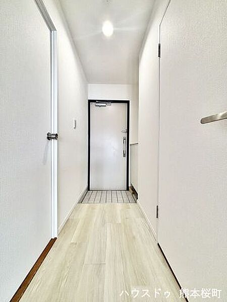 ■「ただいま」の安堵をくれる場所■訪れる人を迎え入れ、帰るたびにホッと一息つける、明るく機能的なエントランス。