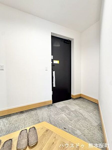 ■「ただいま」の安堵をくれる場所■訪れる人を迎え入れ、帰るたびにホッと一息つける、明るく機能的なエントランス。
