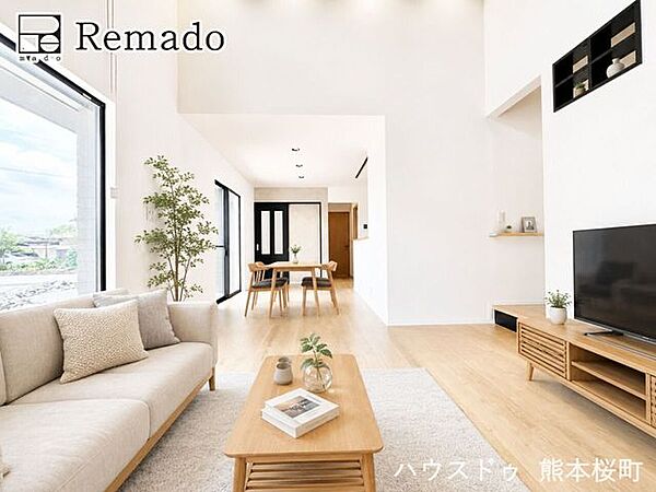 ■家族の笑顔が集う中心地■お気に入りの家具を迎え、窓からは心地の良い光が差し込みます。※ＣＧで家具を配置しています。