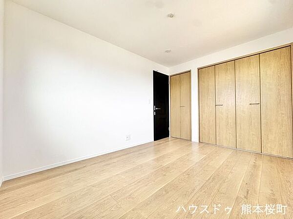 ■2階6.0帖洋室■寝室、書斎、趣味の部屋。家族の成長やライフスタイルに合わせ、様々な使い方ができる快適な空間です。