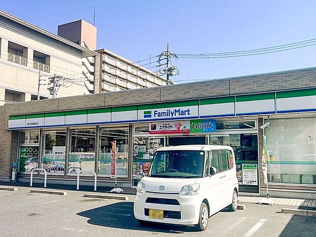 ファミリーマート 県立武道館前店 300m
