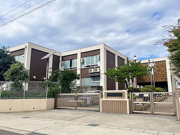 南陽小学校 990m