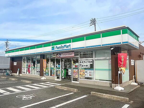 ファミリーマート　港甚兵衛通店 510m