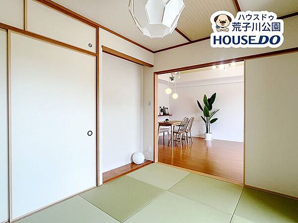 畳の温かみを感じられる和室付きで、くつろぎの時間を過ごせる住まいです。