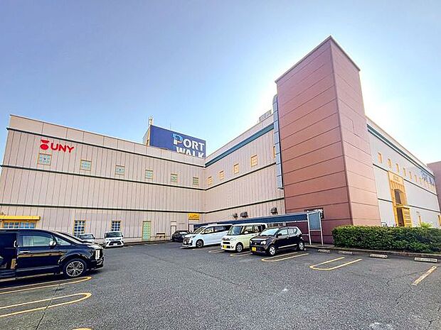 ポートウォークみなと 930m