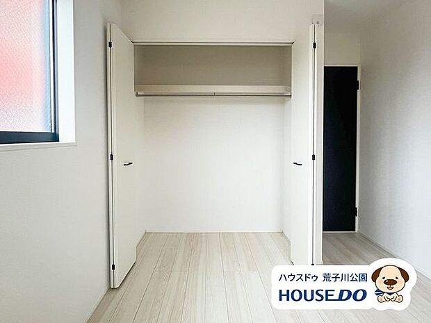 2階北西側5.25帖洋室。