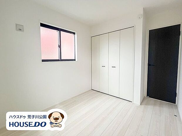 2階北西側5.25帖洋室。