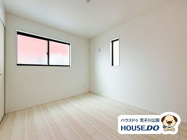 2階北東側5.25帖洋室。