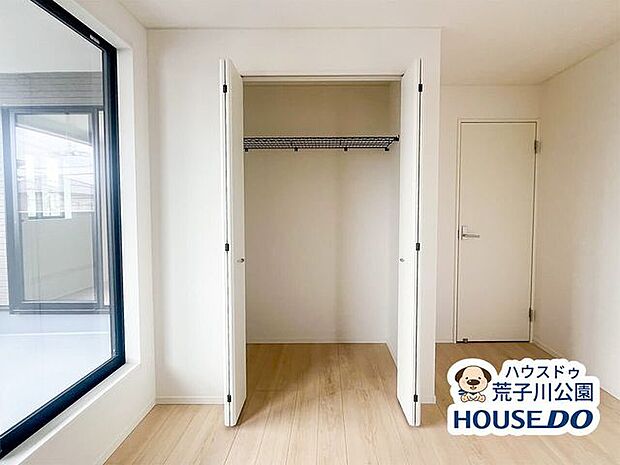 2階南側6帖洋室。