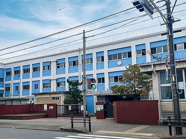 南陽中学校 850m