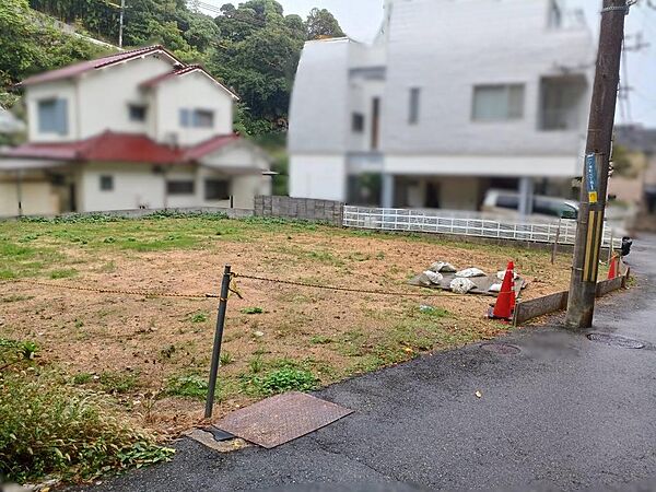 道路沿いの土地になります。