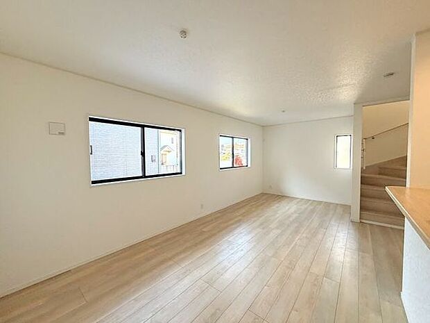 リビングイン階段なので帰宅したお子様の様子を見守れます。