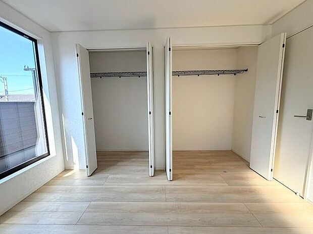 大型クロゼットがあります。