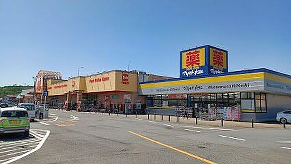 ドラッグストア マツモトキヨシ 入間野田店 740m