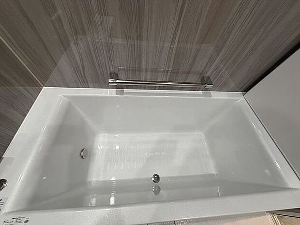 のびのび足を伸ばさる浴槽。