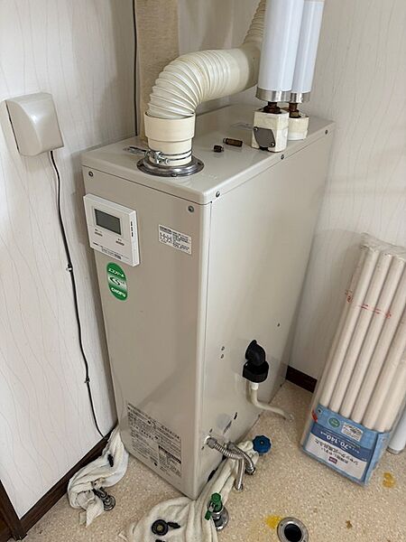 長府製ボイラー(エコフィール)　ボイラー銘板(製造年月：2012年2月)です。
