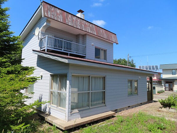 【リフォーム前】外観別アングルです。全居室南東向きです。窓は複層ガラスに交換致します。