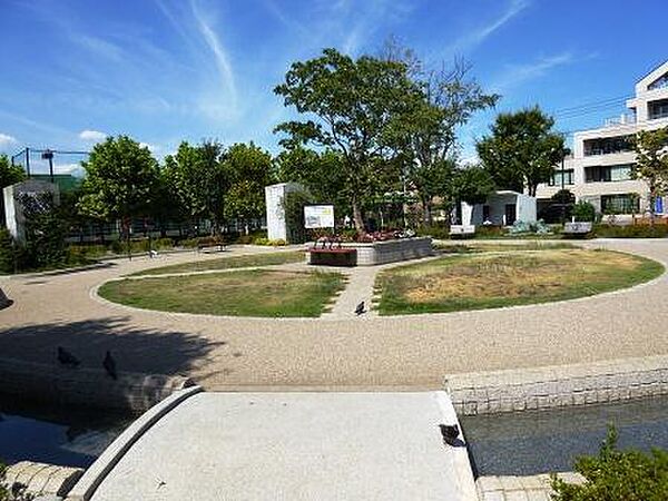 小泉公園（５９０ｍ）