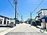外観：《北側前面道路幅員約８．０ｍ》名古屋市内で比較的広い前面道路に面した物件です。お車の出し入れがスムーズなのはもちろん、向かいの建物と距離があるため圧迫感がありません。