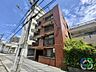 その他：《建物外観》周辺は住宅やマンションが建ち並ぶ落ち着いた住環境です。タイル張りの外観が印象的なマンションで、近鉄名古屋線「烏森」駅も利用しやすく、通勤・通学にも便利な立地となっております。