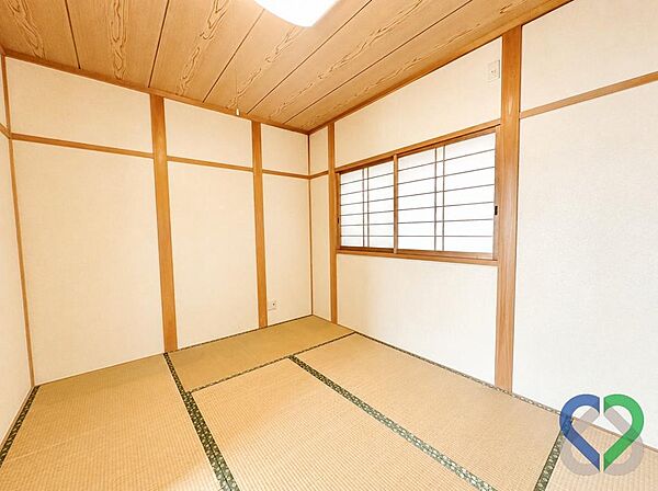 《納戸》３階の和室（納戸）は、多用途に使えるコンパクトな空間。季節物の収納や趣味部屋、在宅ワークスペースとしても活用できる便利なお部屋です。※画像の一部をＣＧ加工・修正しています。