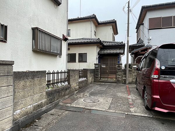 バス停まで徒歩3分・納戸・カースペース・庭