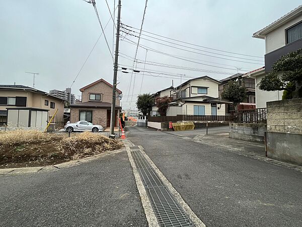 バス停まで徒歩3分・納戸・カースペース・庭