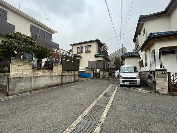 バス停まで徒歩3分・納戸・カースペース・庭