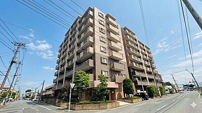 外観:新伊勢崎駅まで徒歩約4分の静寂な住宅街に立つプライムスクエアー伊勢崎! 外観:新伊勢崎駅まで徒歩約4分の静寂な住宅街に立つプライムスクエアー伊勢崎!