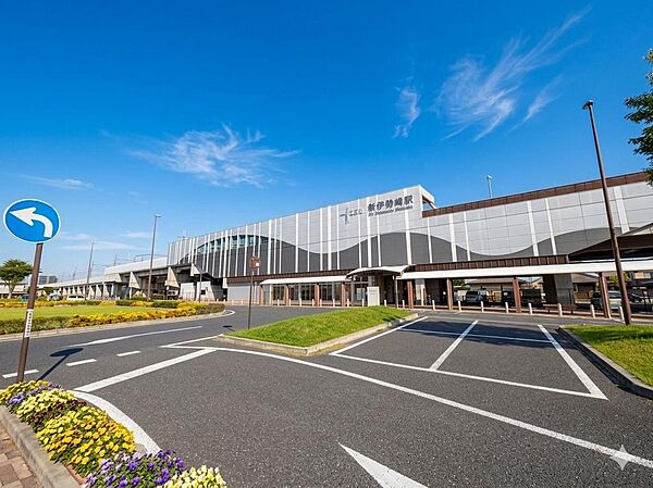 徒歩約4分の新伊勢崎駅。学校の通学や通勤にも安心！