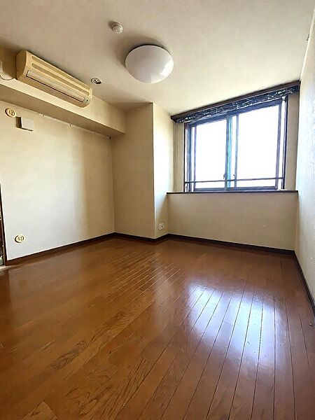 落ち着いたサイズ感＋しっかりした採光「やさしい光が、毎日を整える。」