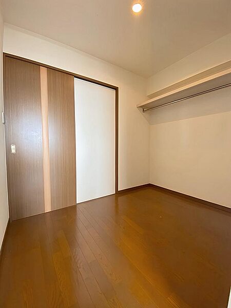 「大容量の収納力」と「使いやすさ」がフィットする納戸